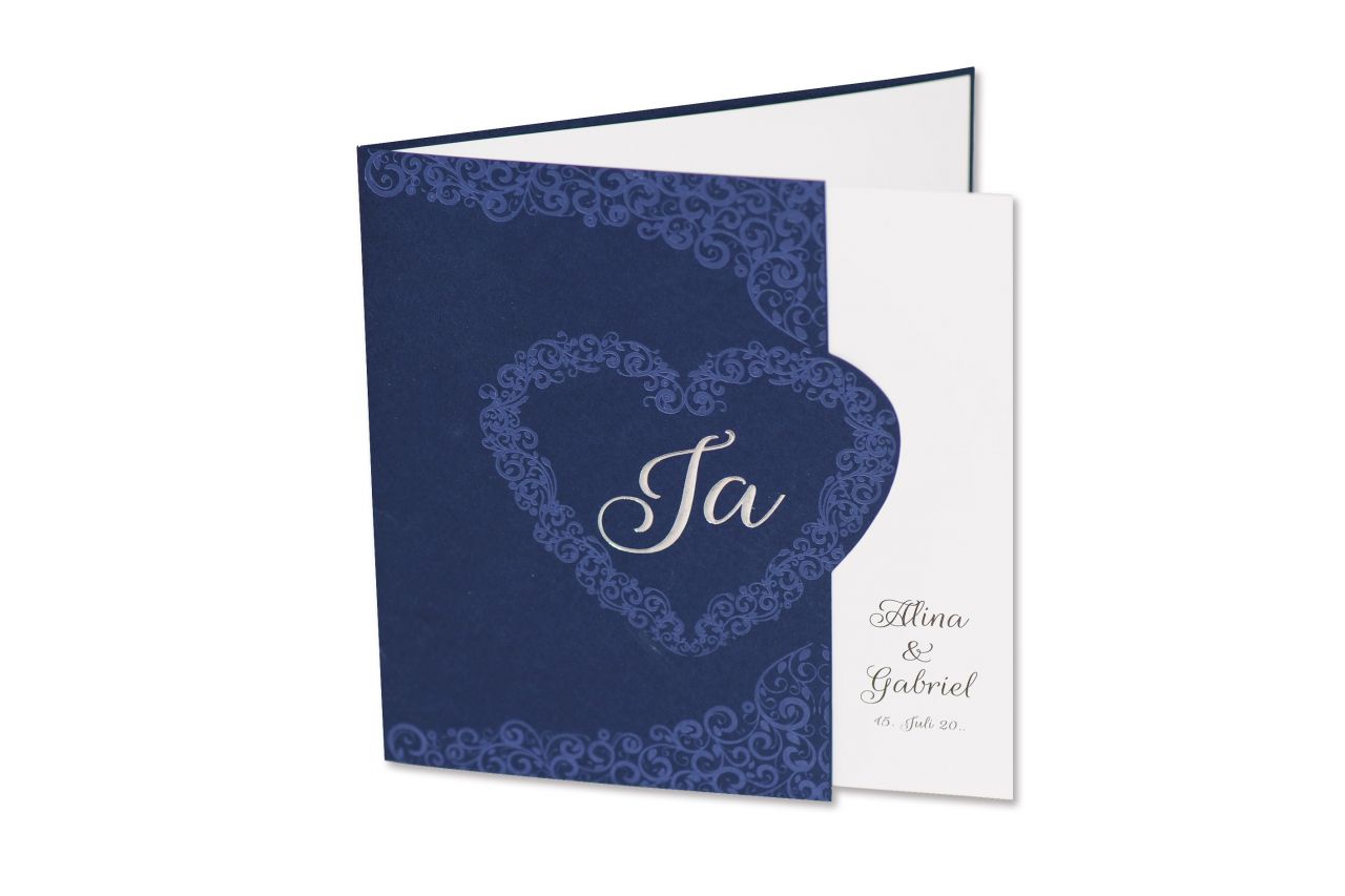 Die Hochzeitskarte Heart sagt mehr als tausend Worte: zwei Verliebte laden zur traumhaft romantischen Hochzeitsfeier ein. Jetzt online bestellen.
