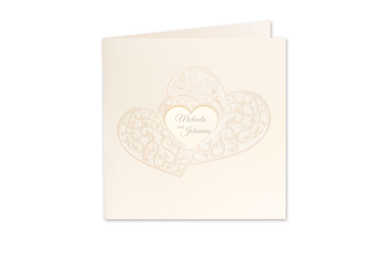 Die Hochzeitskarte verschlungene Herzen bekommt durch den Eindruck Ihrer Namen, welche auf den ersten Blick sichtbar werden, eine persönliche Note.
