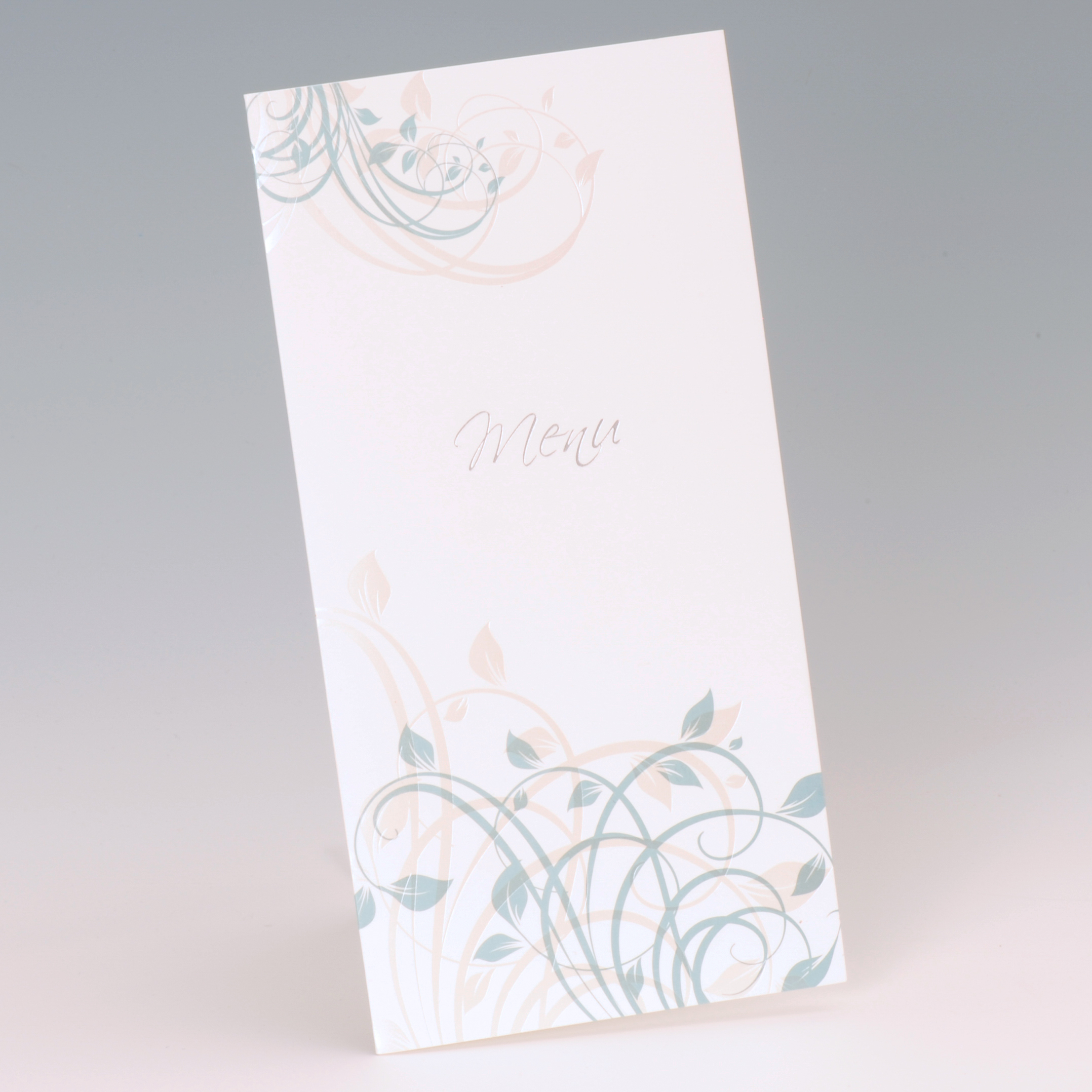 Weiße Menükarte mit türkisen und perlmuttfarbenen Ornamenten, Silberfolienprägung "Menu"